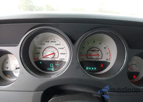 2011 Dodge Challenger Srt8 z USA, uszkodzony, nr VIN 2B3CJ7DJXBH569153